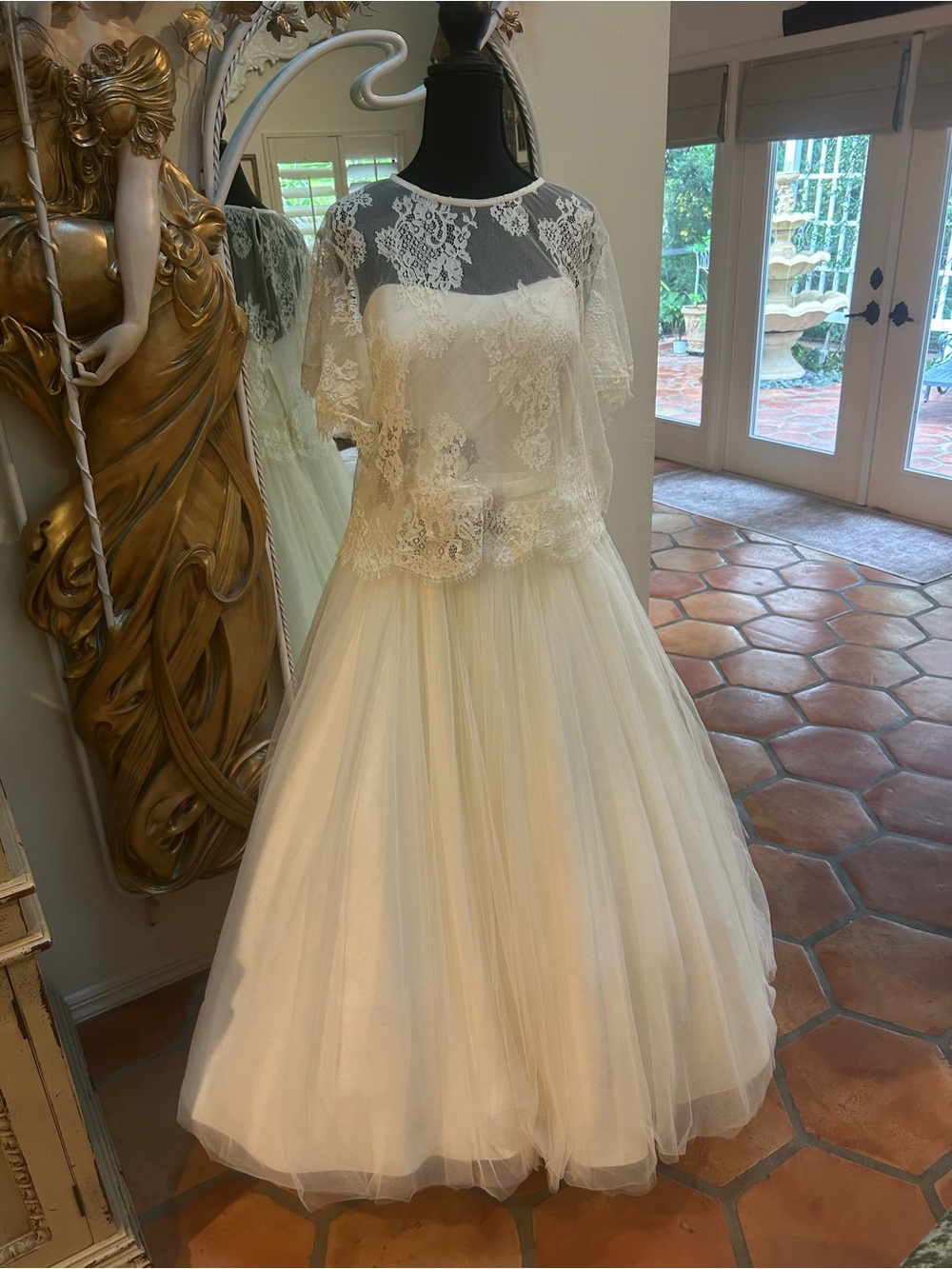 David's Bridal Ivory Lace Tea-Length Wedding Dress. Bridal size 12 fits Size 6